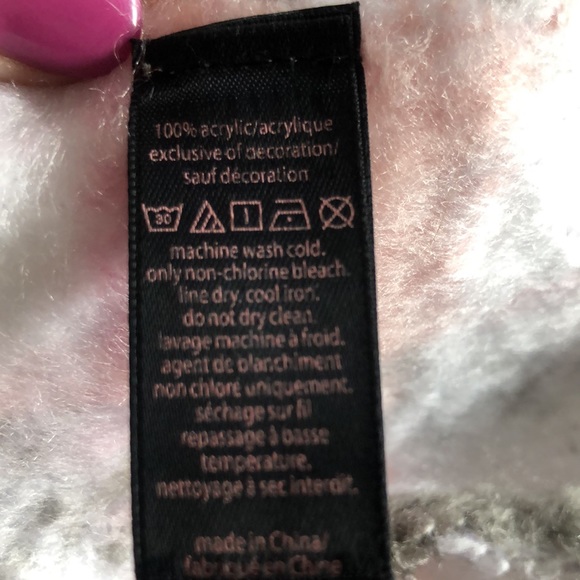 Victoria Secret scarf - Picture 5 of 5